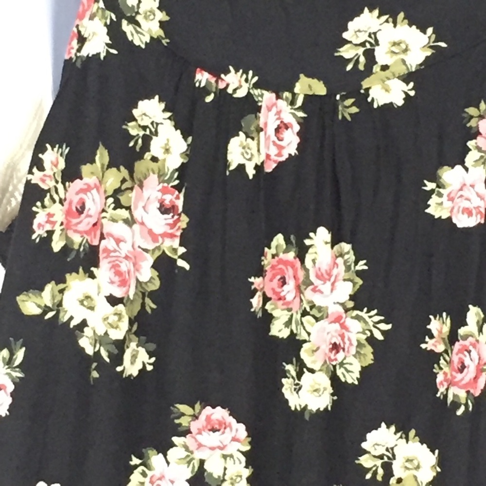 Boho Casual Top Black Floral and Off White Neck Line - Picture 4 of 4
